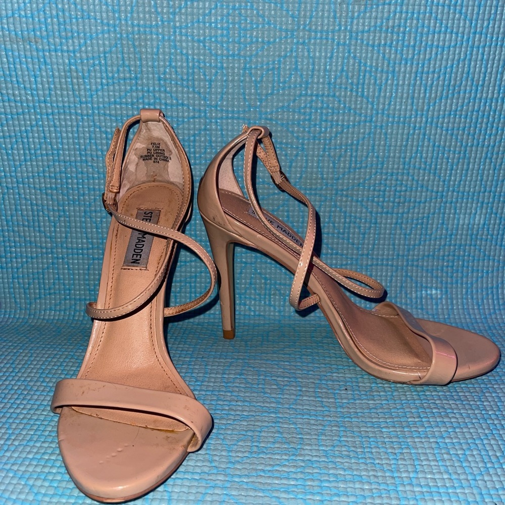 Sexy Steve Madden strappy sandals size 7 1/2